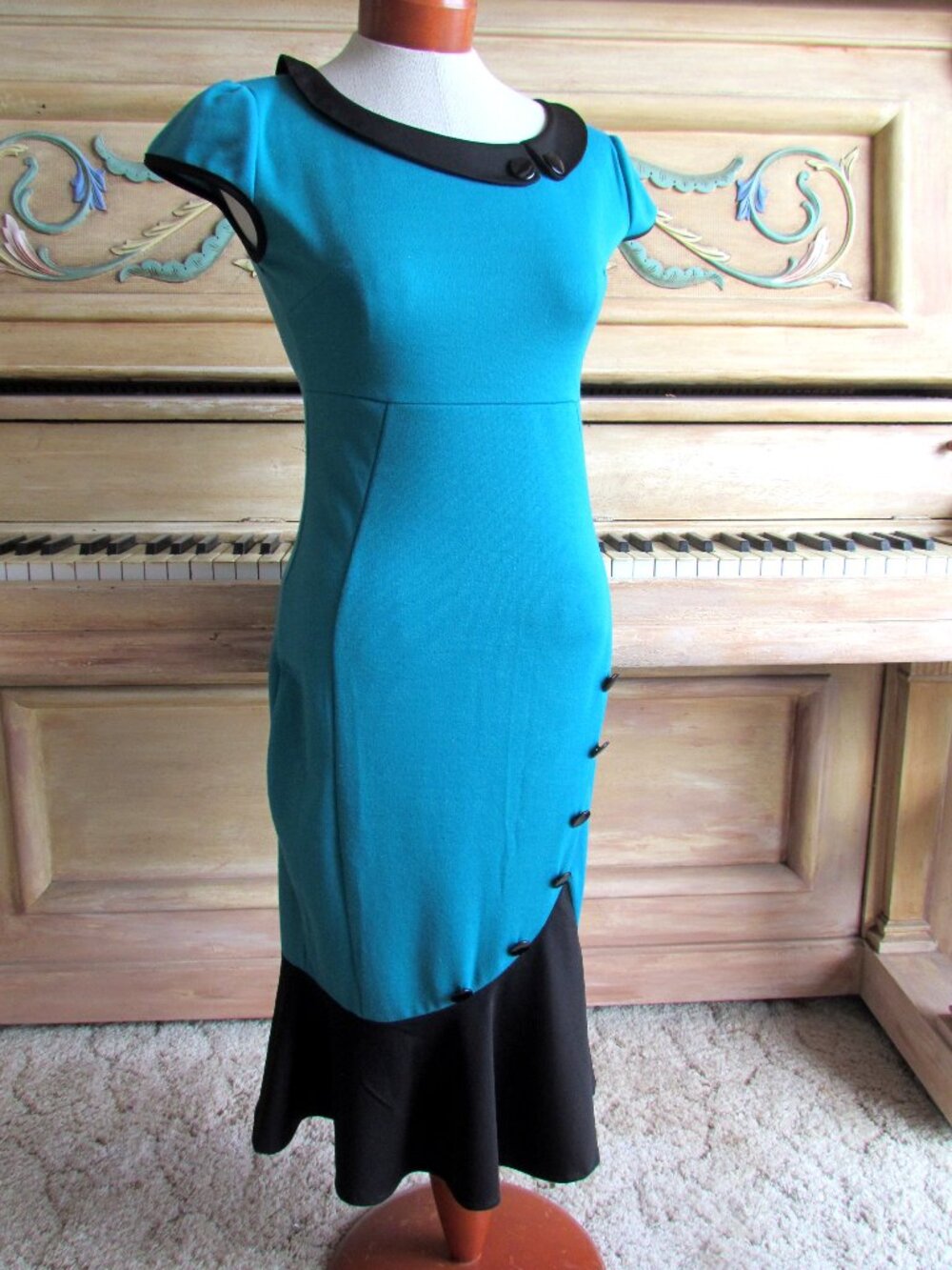 VINTAGE WIGGLE DRESS, 1950s STYLE SHAPELY TURQUOISE & BLACK w FLIRTY HEM, S-M